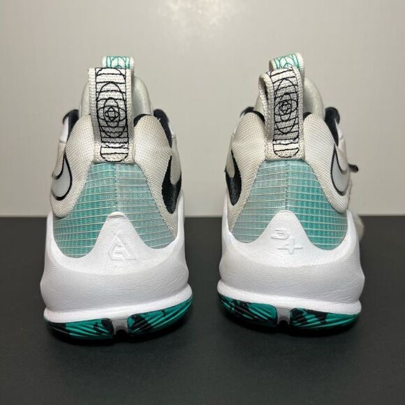 Unisex NIKE Zoom Freak 3 Clear Emerald Athletic Shoes / Size 6.5 Mens - 8 Womens - Picture 2 of 9